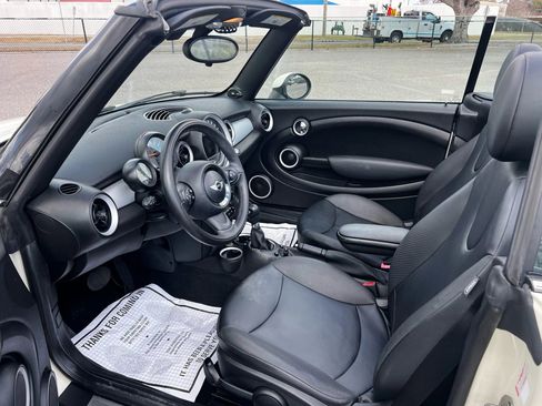Used 2015 MINI Cooper Convertible image 9