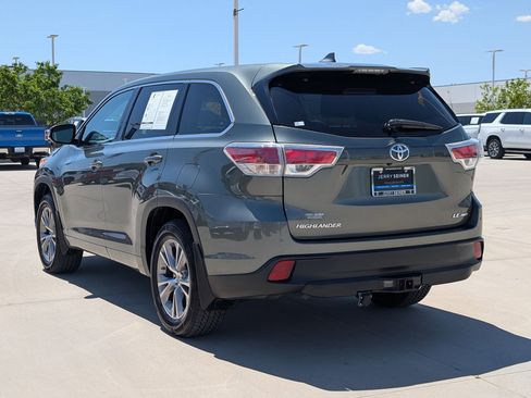 Used 2014 Toyota Highlander Plus AWD/4WD image 3