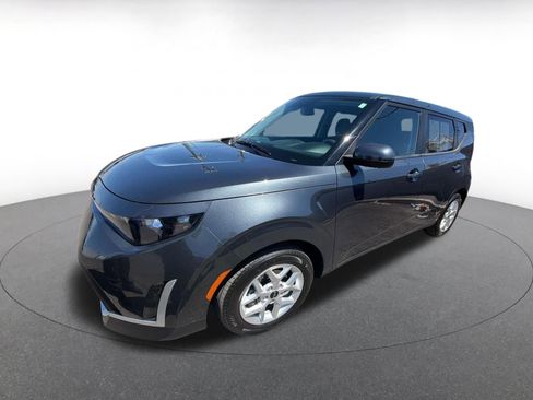 Used 2025 Kia Soul LX w/ LX Technology Package FWD image 3