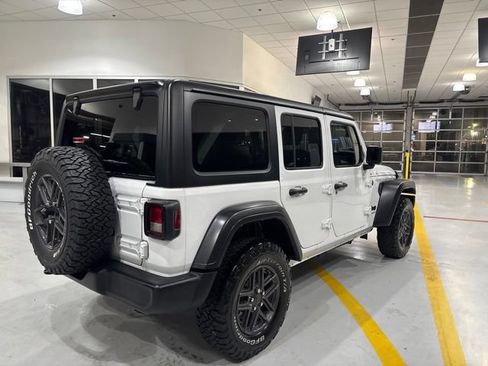 Used 2024 Jeep Wrangler Unlimited Sport AWD/4WD image 6