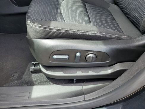 Used 2022 GMC Terrain SLE w/ Driver Convenience Package image 15