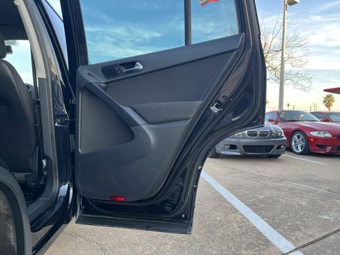 Used 2017 Volkswagen Tiguan Limited w/ Premium Package image 31