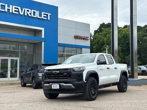 Used 2024 Chevrolet Colorado Trail Boss w/ Technology Package AWD/4WD image 37