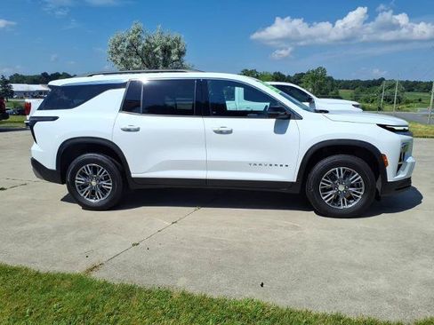 Used 2025 Chevrolet Traverse LT AWD/4WD image 4