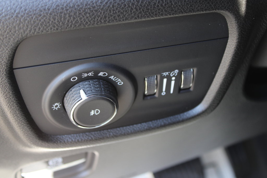 Used 2023 Jeep Grand Cherokee Limited w/ Luxury Tech Group II RWD image 30