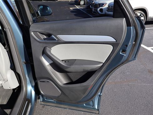 Used 2018 Audi Q3 2.0T Premium Plus image 30