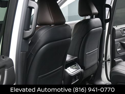 Certified 2025 Nissan Armada SL w/ Captain's Chari Seat Package AWD/4WD image 18