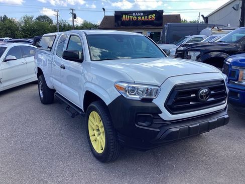 Used 2021 Toyota Tacoma SR RWD image 2