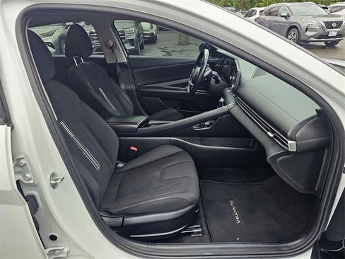 Used 2021 Hyundai Elantra SEL w/ Convenience Package image 28