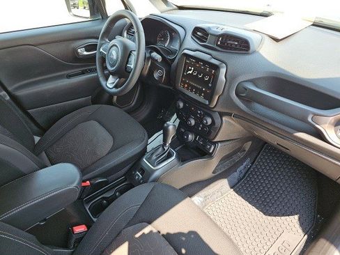 Used 2023 Jeep Renegade Latitude image 14
