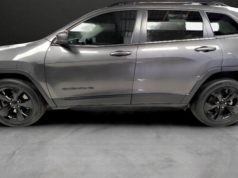 Used 2020 Jeep Cherokee Latitude Plus FWD image 2