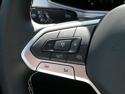Certified 2025 Volkswagen Taos SE AWD/4WD image 26