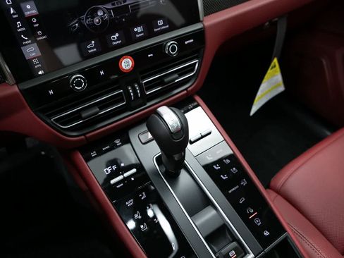 New 2026 Porsche Macan GTS image 21