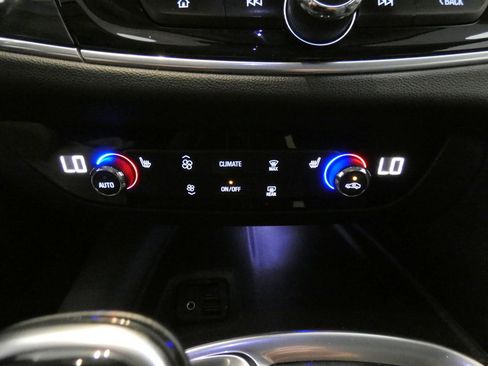 Used 2021 Buick Enclave Essence FWD image 15
