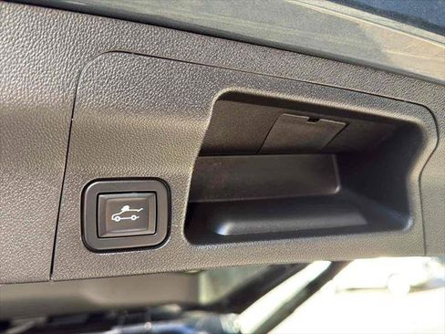 Used 2020 GMC Acadia SLT AWD/4WD image 30