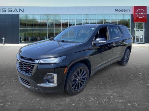 Used 2023 Chevrolet Traverse RS FWD image 1