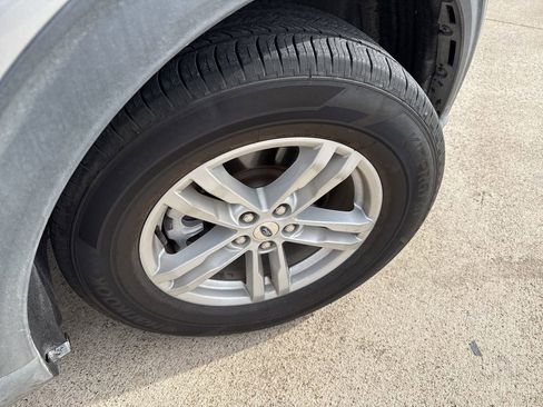 Used 2021 Ford Explorer XLT image 15