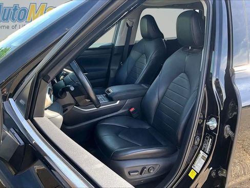 Used 2021 Toyota Highlander XLE AWD/4WD image 26