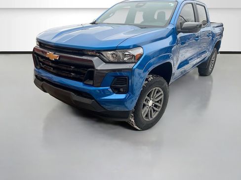 Used 2024 Chevrolet Colorado LT w/ LT Convenience Package AWD/4WD image 3