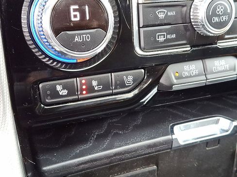 Used 2022 GMC Yukon XL Denali AWD/4WD image 19