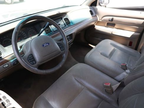 Used 2004 Ford Crown Victoria LX RWD image 12