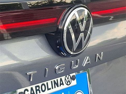 New 2025 Volkswagen Tiguan SE image 24