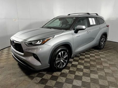 Used 2020 Toyota Highlander XLE image 6