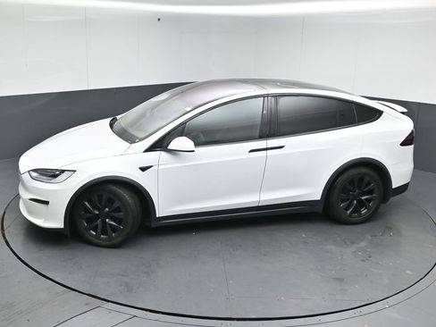 Used 2022 Tesla Model X image 41