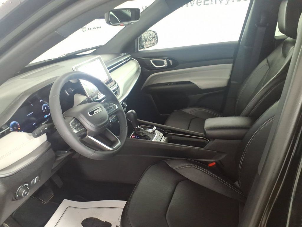 Used 2025 Jeep Compass Limited w/ Elite Group AWD/4WD image 12