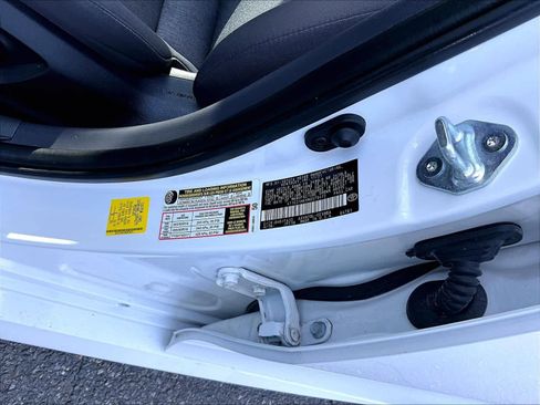 Used 2022 Toyota Camry LE image 34