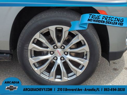 Used 2023 GMC Yukon XL Denali AWD/4WD image 11