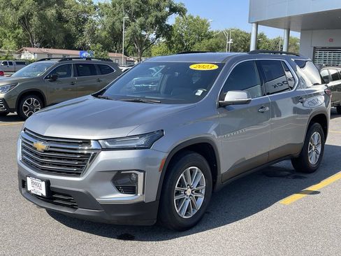 Used 2023 Chevrolet Traverse LT AWD/4WD image 3