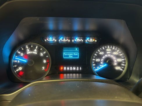 Used 2015 Ford F150 XLT image 16