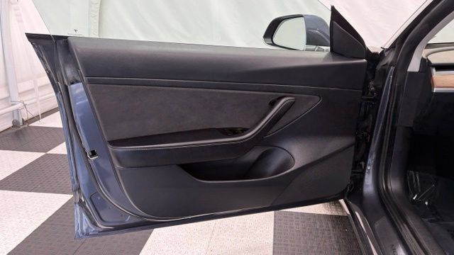 Used 2020 Tesla Model 3 Standard Range Plus RWD image 13
