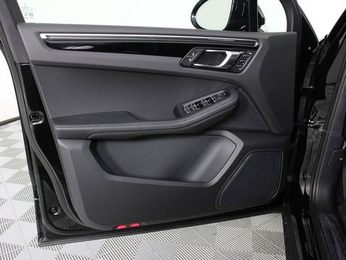 New 2026 Porsche Macan image 21