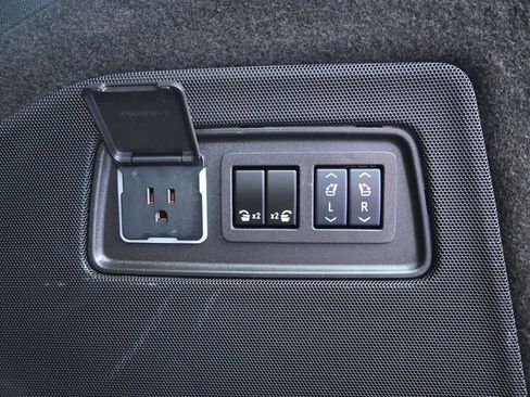 Used 2024 Cadillac Escalade ESV Premium Luxury AWD/4WD image 12
