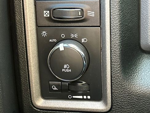 Used 2015 RAM 1500 Express image 21