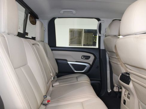 Used 2017 Nissan Titan SL RWD image 31