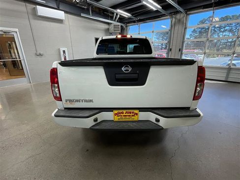 Used 2018 Nissan Frontier S image 4