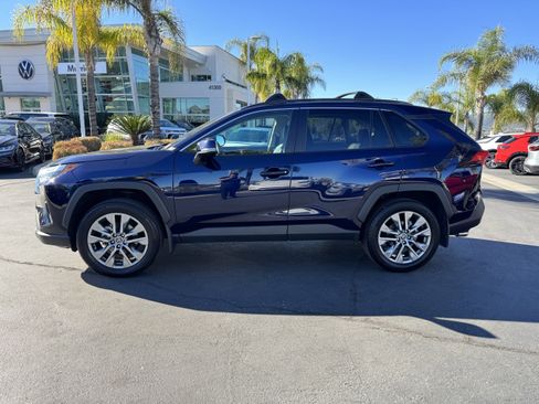 Used 2022 Toyota RAV4 XLE Premium image 7