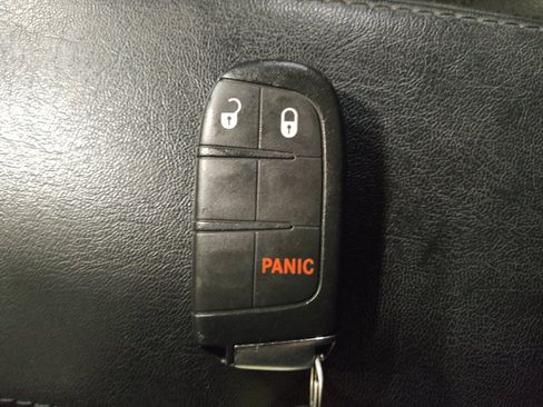 Used 2020 Jeep Compass Latitude FWD image 32