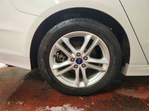 Used 2018 Ford Fusion SE w/ Fusion SE Technology Package image 44