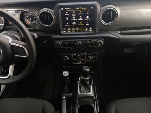 Used 2023 Jeep Gladiator Overland AWD/4WD image 3
