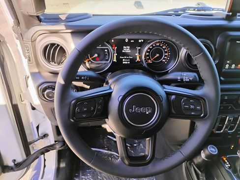 Used 2023 Jeep Wrangler Sport S image 32