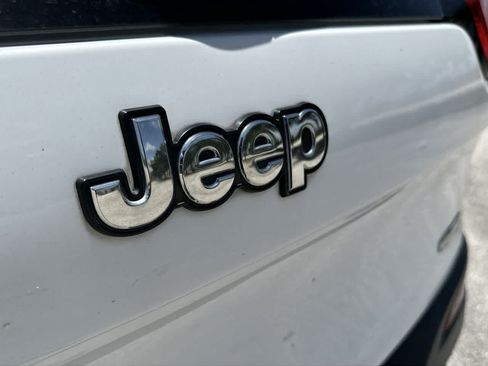 Used 2014 Jeep Cherokee Latitude FWD image 11