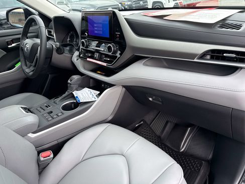 Used 2026 Toyota Highlander XLE image 23