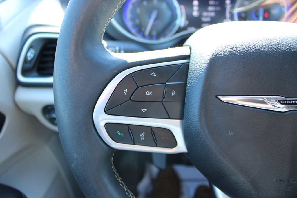Used 2024 Chrysler Pacifica Touring-L FWD image 33
