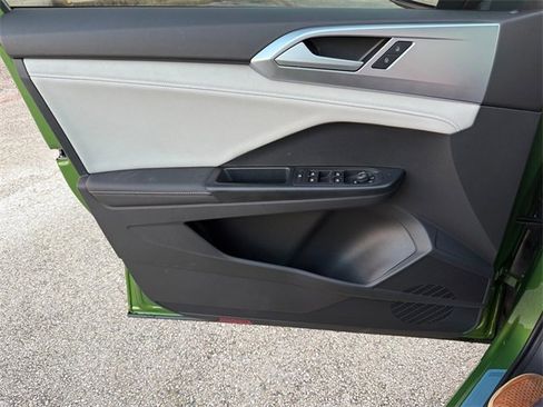 New 2025 Volkswagen Taos SE image 15