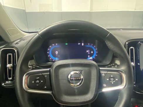 Used 2025 Volvo XC40 B5 Core image 15