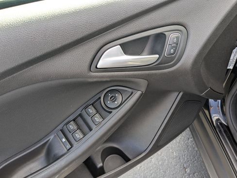 Used 2017 Ford Focus SE FWD image 15